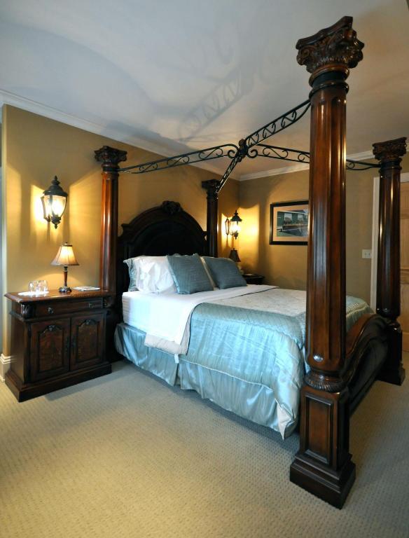 Creighton Manor Inn Bed & Breakfast Orillia Exterior foto